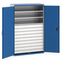 Armoire CUBIO portes perforées avec 9 tiroirs portes bleues