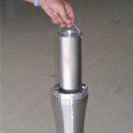 Cendrier inox sur pied avec bac intérieur de 4 litres : retrait du bac récupérateur de mégots.